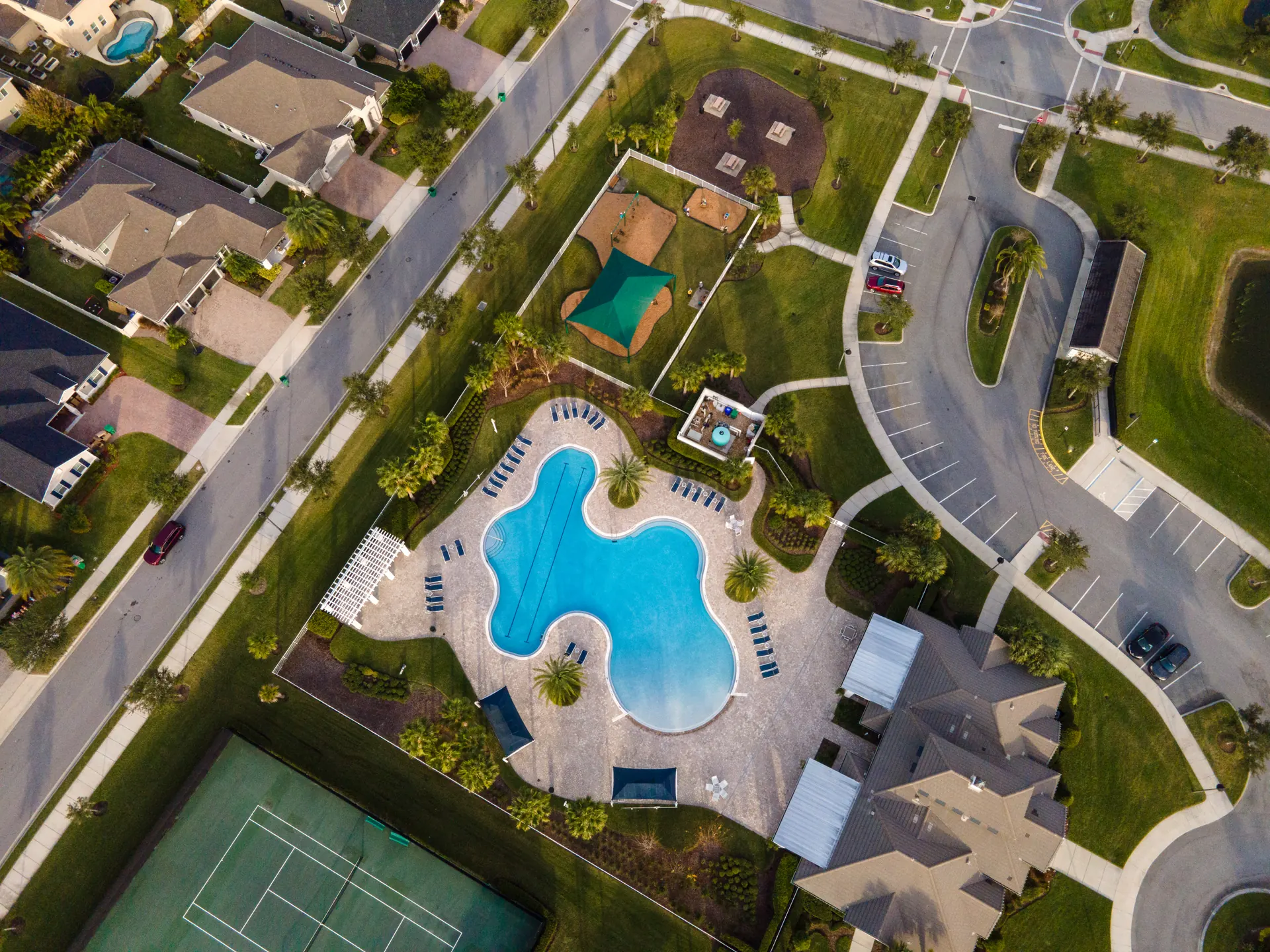 Aerial view of the Hickory Hammock pool, clubhouse and tennis court
